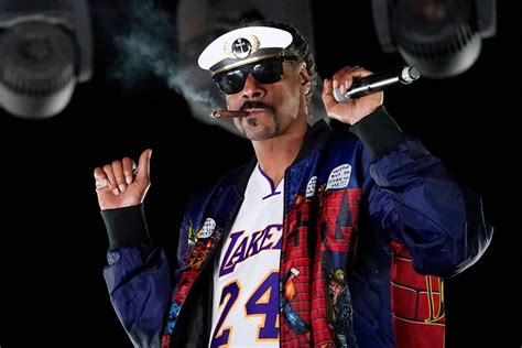 Snoop Dogg quits smoking and the networks can't believe it