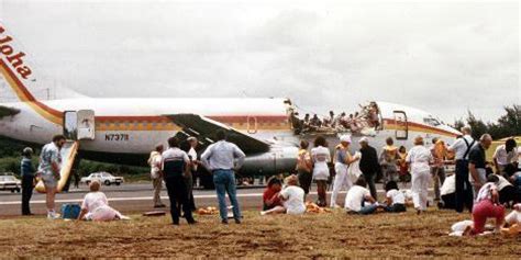 How heroic Aloha Airlines Flight 243 pilots Managed to Land Boeing 737 ...