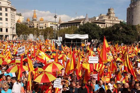 巴塞罗那4万人集会 反对加泰罗尼亚闹独立(组图) - 国际视野 - 华声新闻 - 华声在线