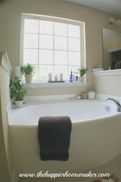 Decorating Around a Bathtub | The Happier Homemaker