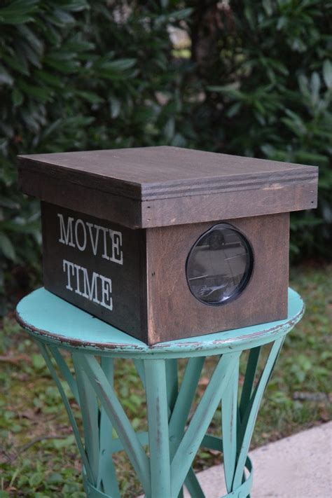 How to Make a DIY Movie Projector For Your Phone