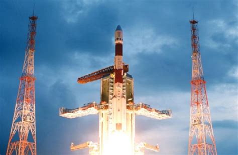 India's first moon mission, Chandrayaan-1, sends data indicating rust ...