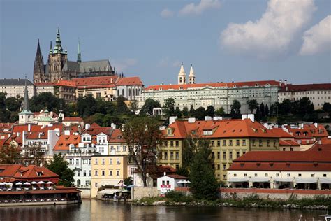 Prague Castle (Hradschin) – Red Sand