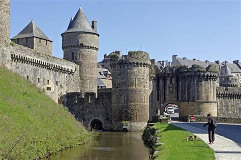 Castles in France - 190 Amazing castles and chateaux to visit in France ...