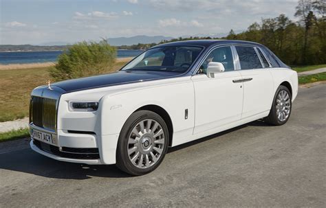 Rolls-Royce Phantom VIII Review - GTspirit