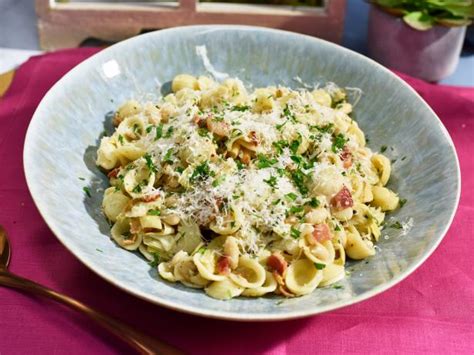 Pantry Pasta Recipe | Geoffrey Zakarian | Food Network