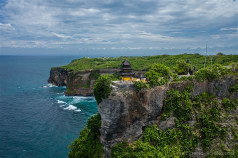 Pura Uluwatu Eksotisnya Pura di Ujung Tebing - Bali