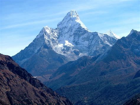 Mount Everest, Earth's Highest Mountain in Nepal - Travelling Moods