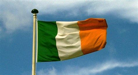 The Irish flag MEANING and the POWERFUL story behind it