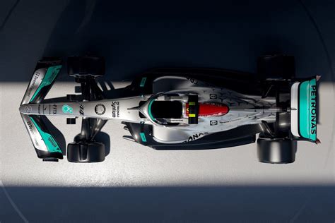 Mercedes explains decision to return to silver F1 livery for 2022