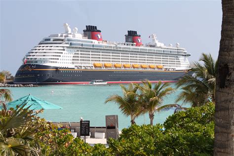 The Disney Dream at Castaway Cay Castaway Cay, Disney Cruise Line ...