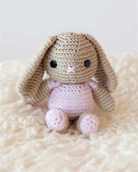 Free Crochet Bunny Pattern! - Leelee Knits