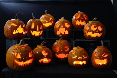 Maniac Pumpkin Carvers