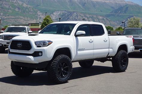 Toyota Tacoma Lifted White | TOYOTA INFORMATION