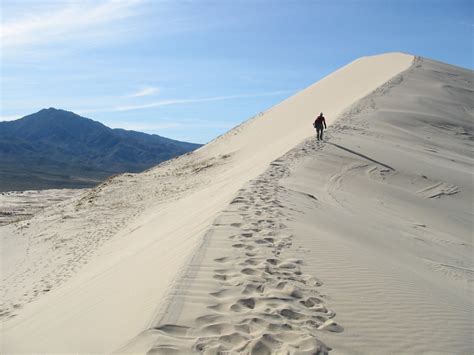 Hiking The Kelso Dunes Trail (Mojave National Preserve, California ...