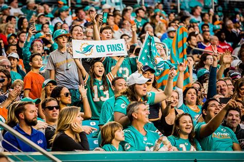 Yardbarker Says Miami Dolphins Fans Are NFL's Second Worst | Miami New ...