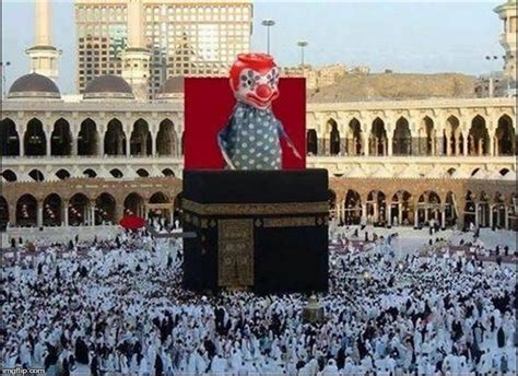 Finally figured out what that square box thingy is in Mecca. - Imgflip