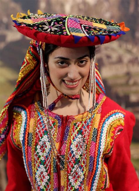 Pin by Gerardo Yaccya on Peruanas | Traditional peruvian dress ...