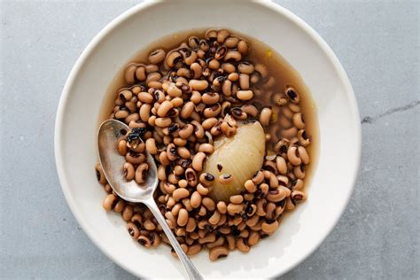 Stewing Black-Eyed Peas for New Year’s Luck - The New York Times