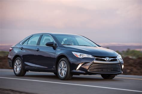 2015 Toyota Camry Hybrid SE Review