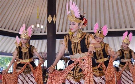 video seni tari tradisional indonesia - Evan Clark