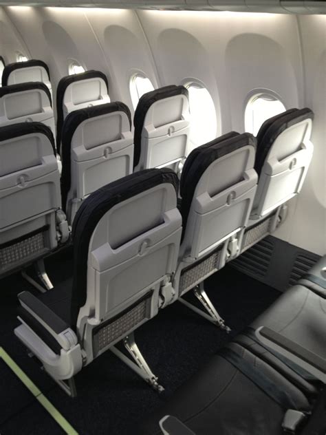 the new Recaro seats on Alaska Airline’s Boeing 737-900ER | Viajes ...