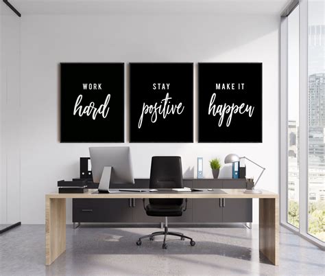 Decoración de oficina negra Cita motivacional Trabaje duro | Etsy