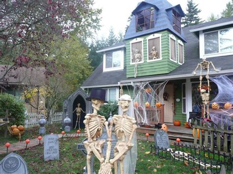 haunted yard | Fun halloween decor, Yard haunt, Haunted house props