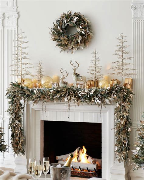 35 Enchanting Ways to Festoon Your Christmas Mantel