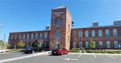 Hampton Inn Petaluma, California Review - The Vacation Wingman