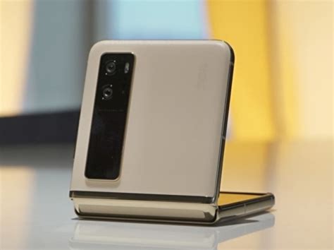 TCL-has-unveiled-a-Flex-V-flip-phone-that-will.jpg - AZ World News