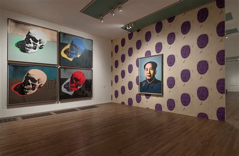 Andy Warhol, Mao e Skulls (Caveiras), na exposição da Tate Modern ...