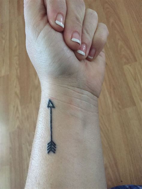 Small arrow tatoo. Wrist tatoo. Wrist arrow tatoo. | Tatoo