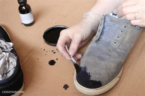 How to dye suede shoes | Oxfam GB