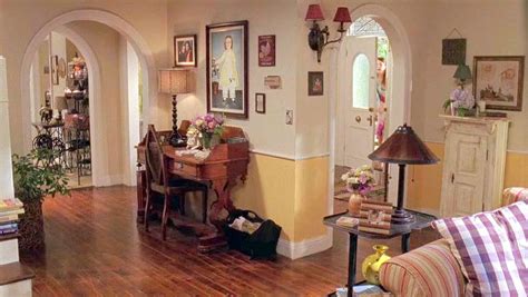 Rory and Lorelai’s House in the Gilmore Girls - Scene Therapy | Gilmore ...