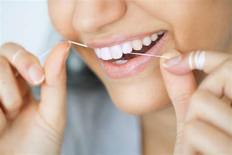 How to Do Dental Flossing the Right Way: Step by Step Procedure