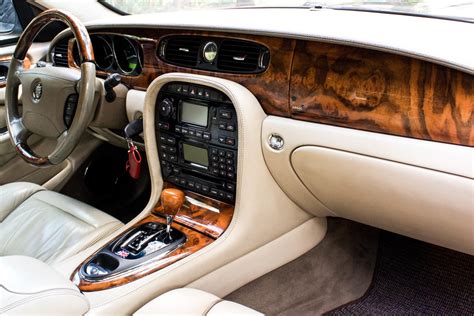 jaguar-xj8-supercharged-interior-door-panel04 - The Garage