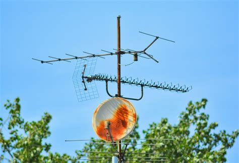 Pokojowa antena do telewizji naziemnej - czy to ma sens? Podpowiadamy ...