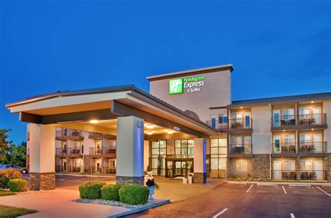 Holiday Inn Express & Suites Branson 76 Central, an IHG Hotel, 1970 W ...