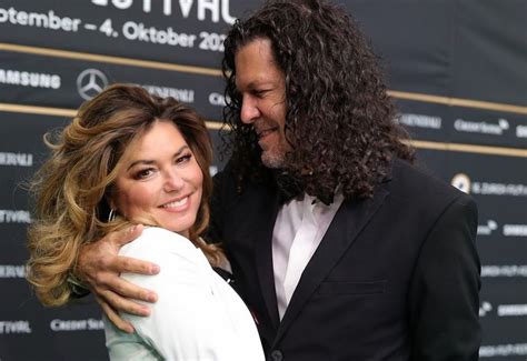 Shania Twain Shares Photo with Her Husband, Look how they are in love?