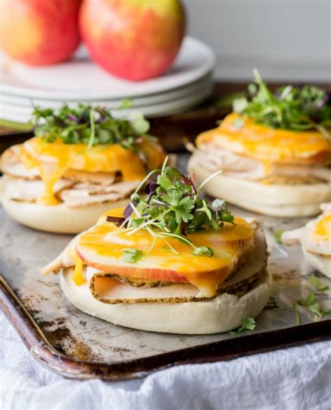 Bagel Toppings: Healthier Ways to Eat Your Favorite Breakfast | Greatist