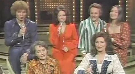 Loretta Lynn & Siblings Sing On TV With Their Mother