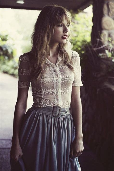 Photoshoot taylor swift red era | Outfits With High Waisted Skirts ...