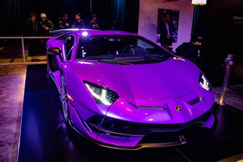 Purple Aventador SVJ at the Toronto Auto Show : r/carporn