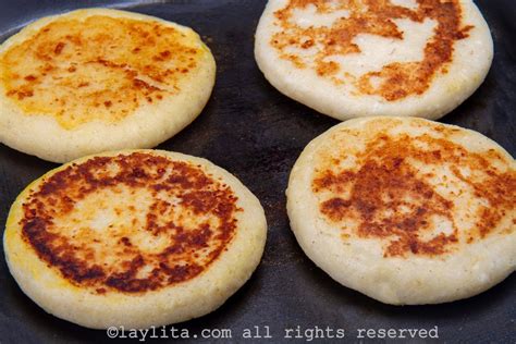 Arepas colombianas de queso | Laylita.com – Recetas de Cocina