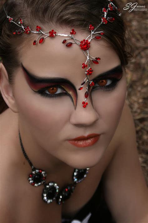 20 Cool Halloween Eye Makeup Ideas 2023