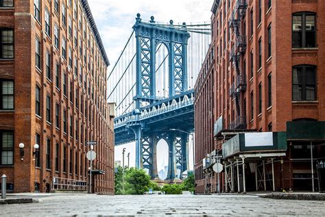 Brooklyn Bridge in New York - The Iconic Crossing Between Manhattan and ...