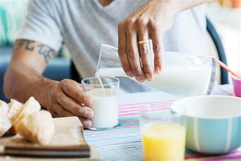 Soy Milk vs. Almond Milk: How Their Nutrition Differs | The Healthy