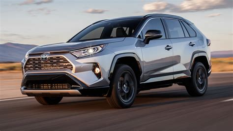 2019 Toyota RAV4 Hybrid: Why I'd Buy It - Zach Gale