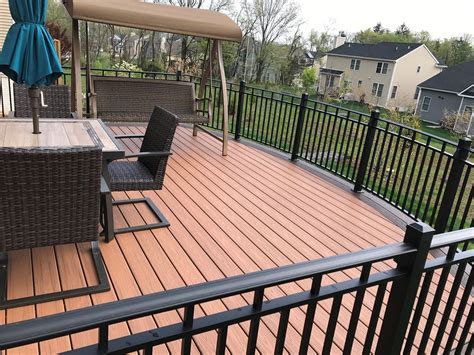 Custom curved deck with aluminum railings - Picture 7557 | Decks.com